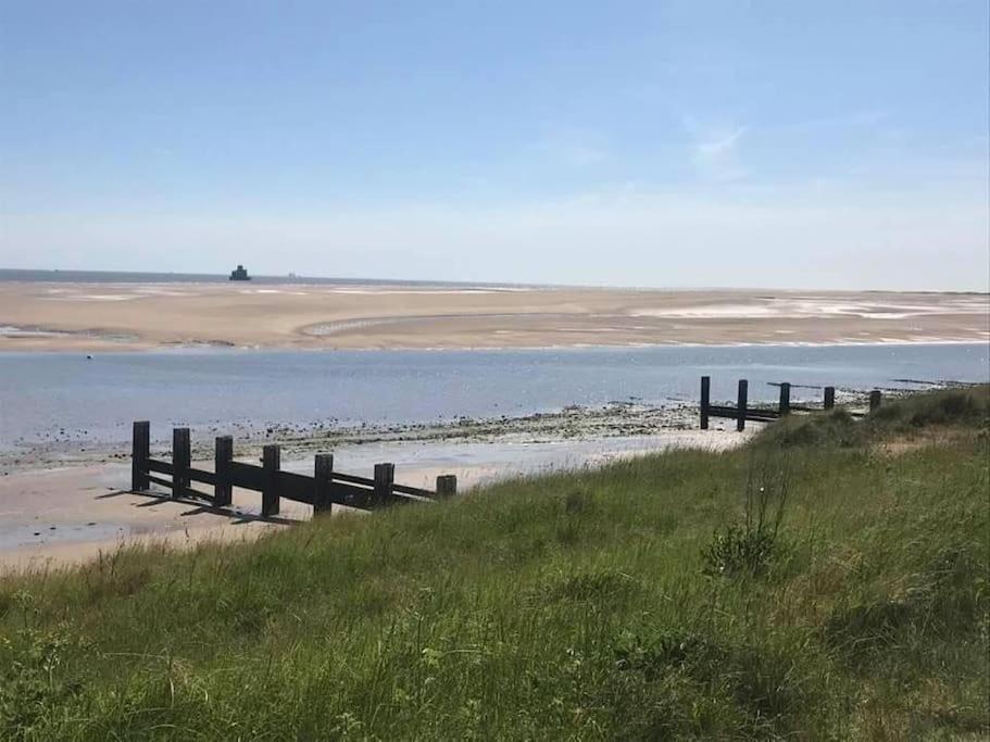Seafront Apartment With Stunning Views Cleethorpes Dış mekan fotoğraf